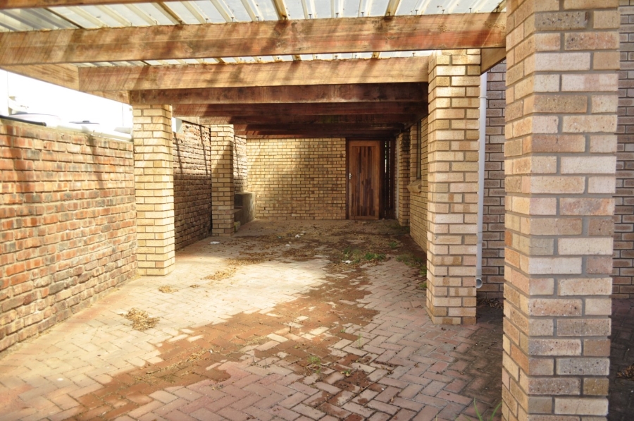 5 Bedroom Property for Sale in Ferreira Town Eastern Cape